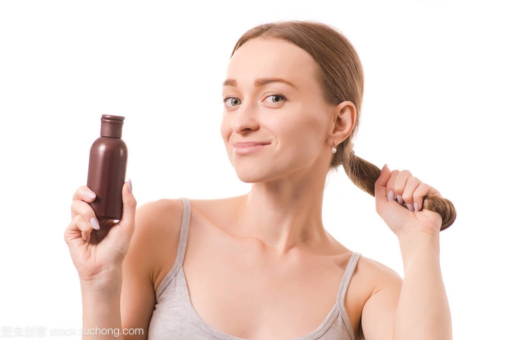 秀發如絲 年輕女性如何通過油類沐浴用品呵護美麗秀發